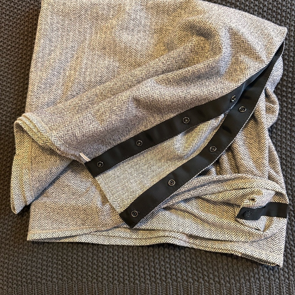 lululemon vinyasa Herringbone Patterned Wrap with Black Accent